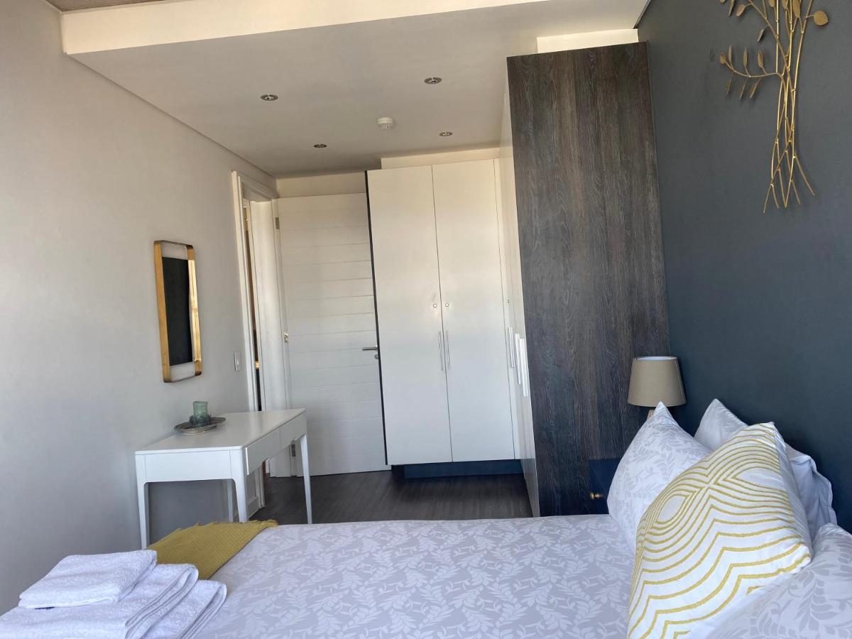 Apartment Six One Five At Matrix *